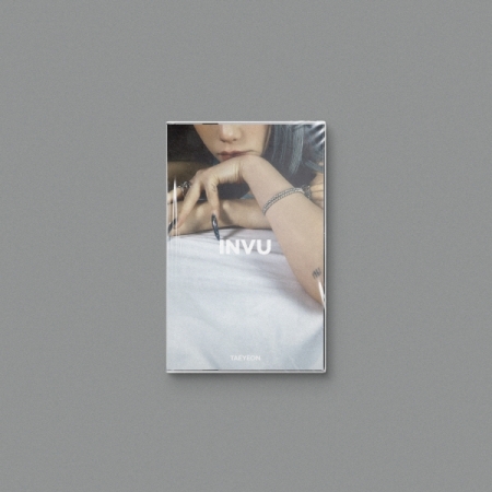 ( Pre-Order ) Taeyeon 3rd Album [INVU] Tape ver + Poster วางจำหน่าย 15 / 2 / 2022