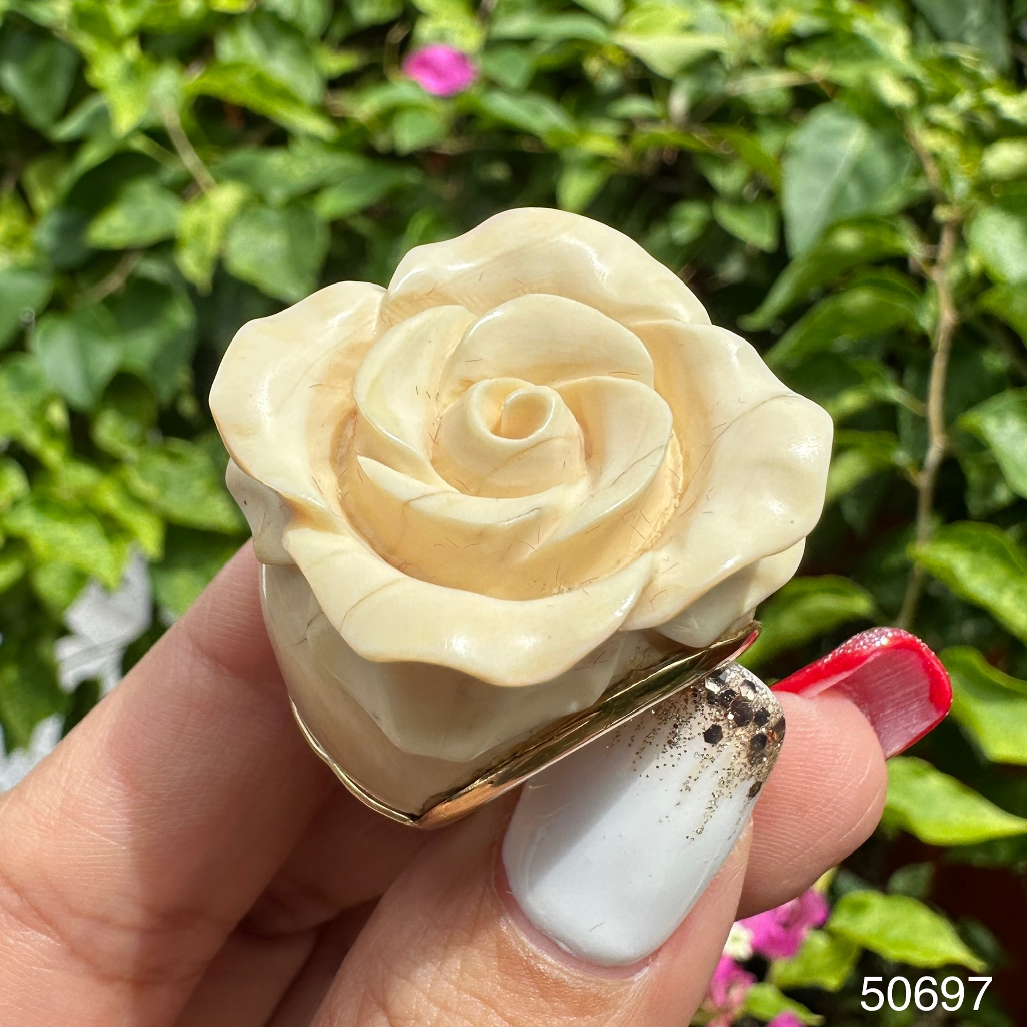 รหัส 50697 แหวน ดอกกุหลาบ แกะสลัก ทองK งานเก่า หลุดจำนำ งานสวยมาก นน. 19.61 g