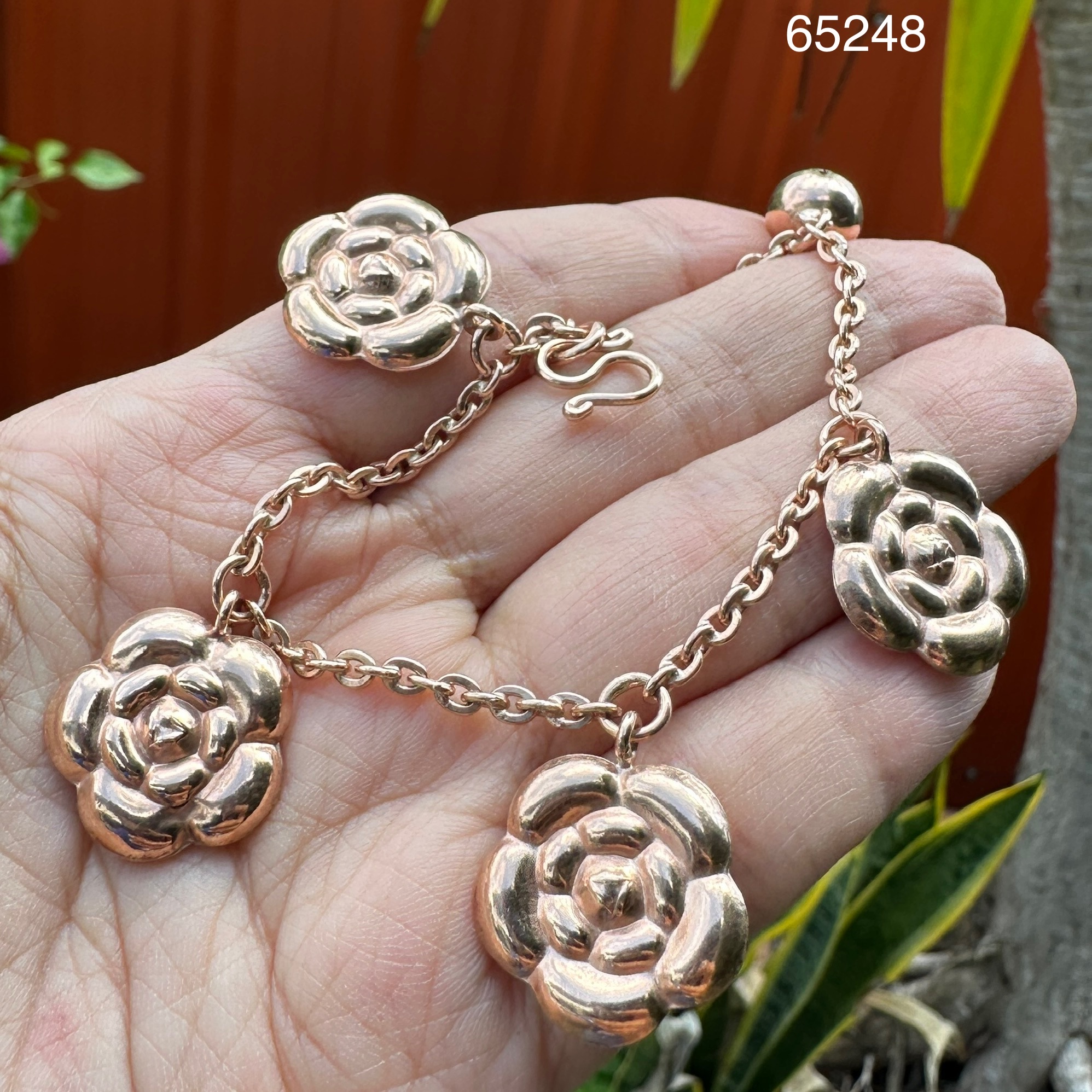 รหัส 65248 สร้อยข้อมือ นาก40 ลายดอกไม้ กระพรวน ตุ้งติ้ง รอบเส้น มีเสียงดังกรุ๊งกริ๊ง นน. 15.11 g