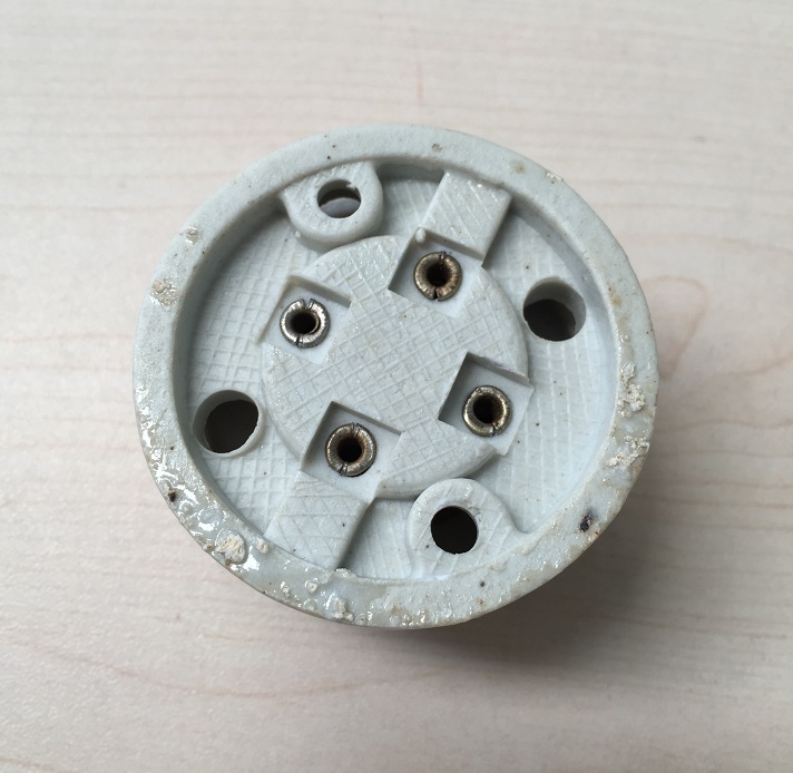 ขั้วกระเบื้อง E27 ติดแป้น