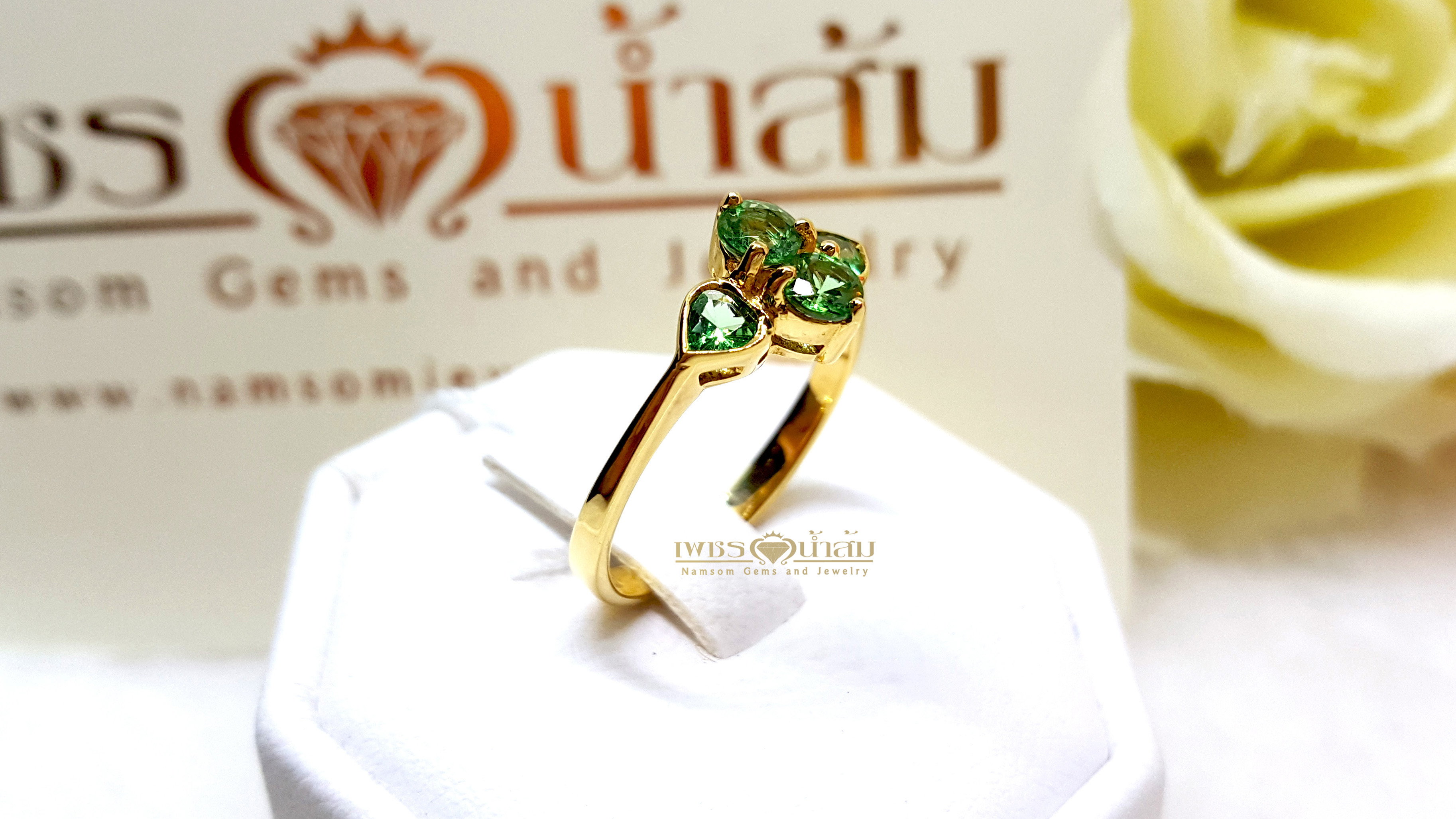 แหวนพลอยซาร์โวไรท์ Tsavorite สีสวยสด วงเล็กน่ารักในราคาเบาๆ บนตัวเรือนทองแท้ทั้งตัวเรือน