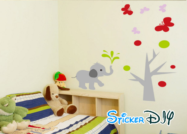 Transparent wall sticker สติ๊กเกอร์ติดผนัง ช้างน้อยสีเทาพ่นน้ำ (กว้าง110cm.xสูง80cm.)