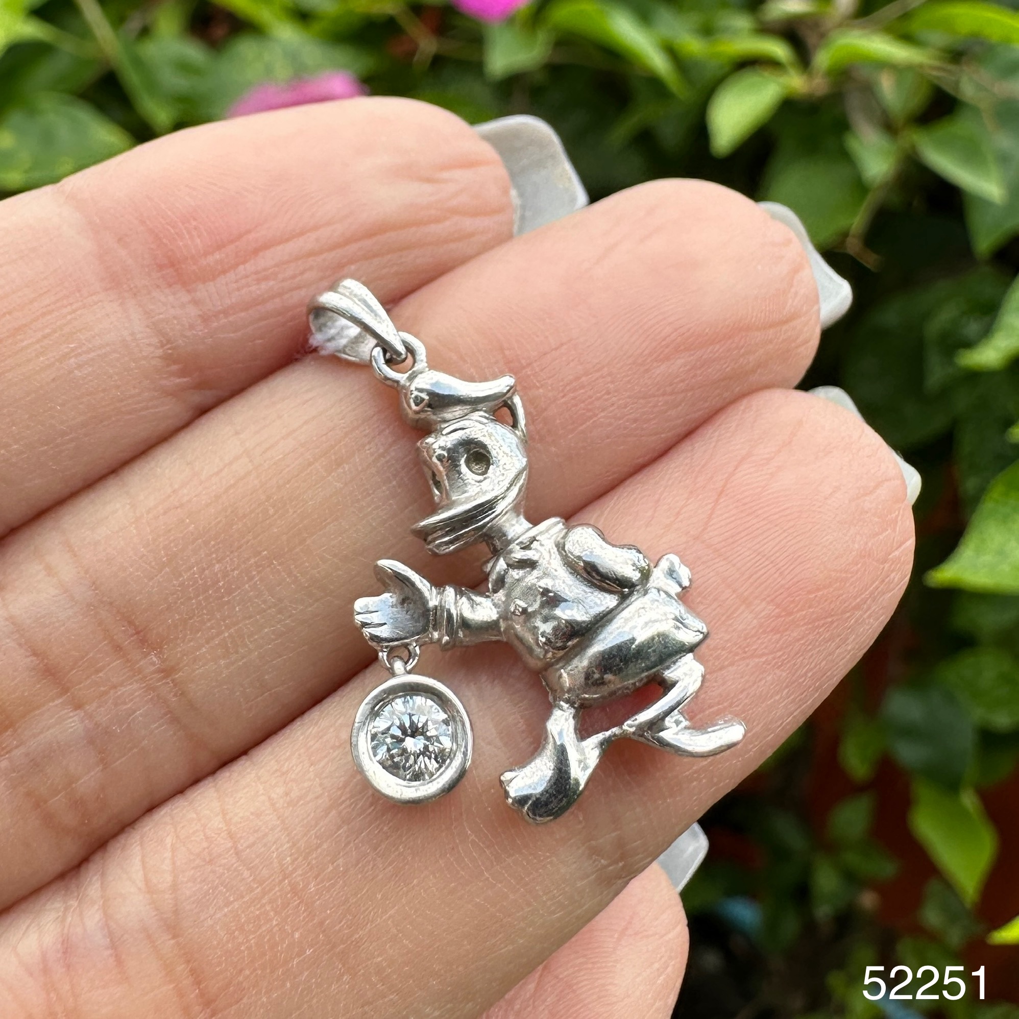 รหัส 52251 จี้ โดนัลดัก ฝังเพชร 1 เม็ด 0.21 กะรัต เงิน925 งานสวยมาก นน. 3.56 g