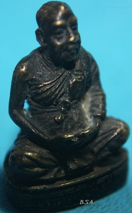 รูปหล่อพระครูนิพัทธศิลคุณ วัดเทพอินทรเมธี จ.นครสวรรค์