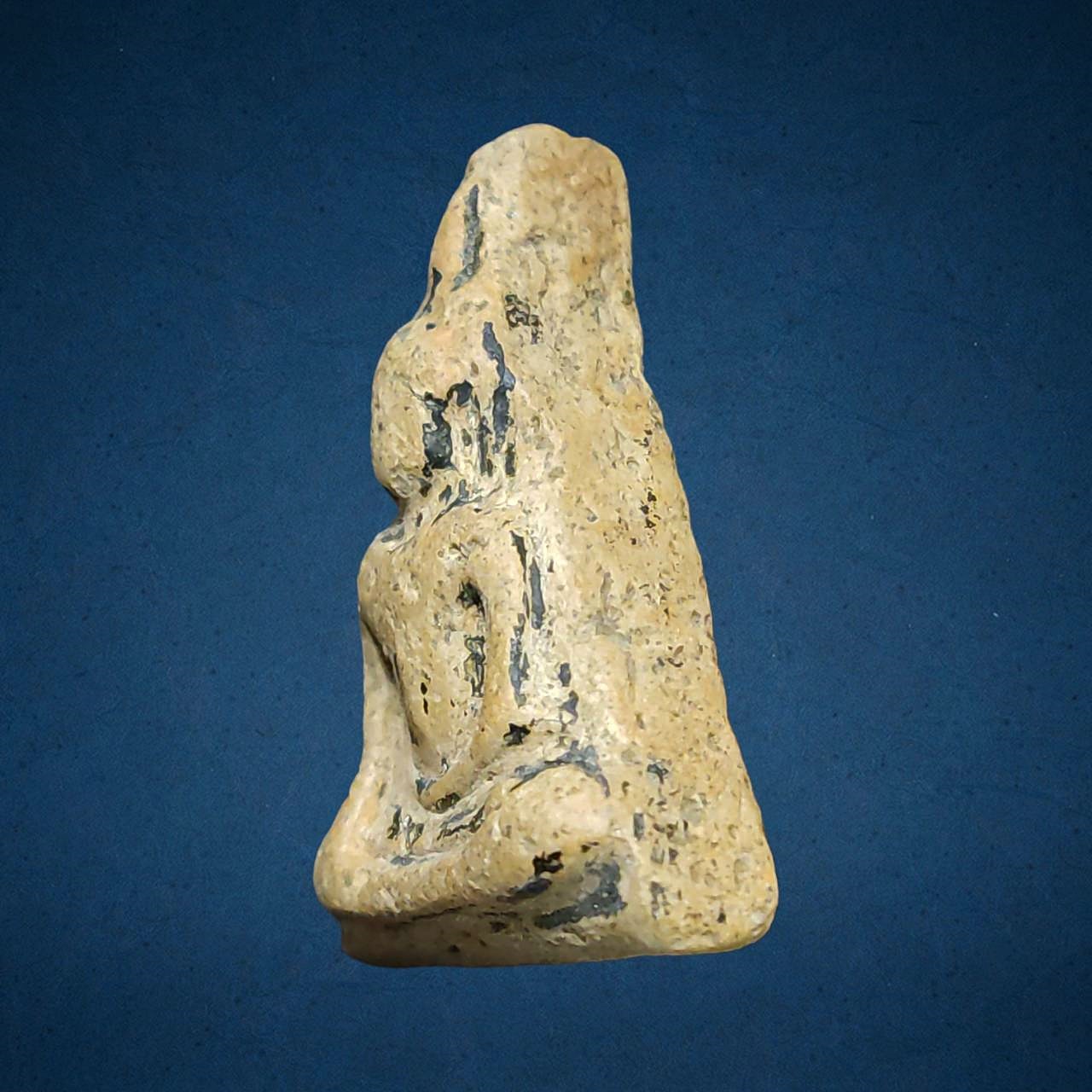 พระนางพญา พิมพ์เข่าโค้ง กรุวัดนางพญา จ.พิษณุโลก