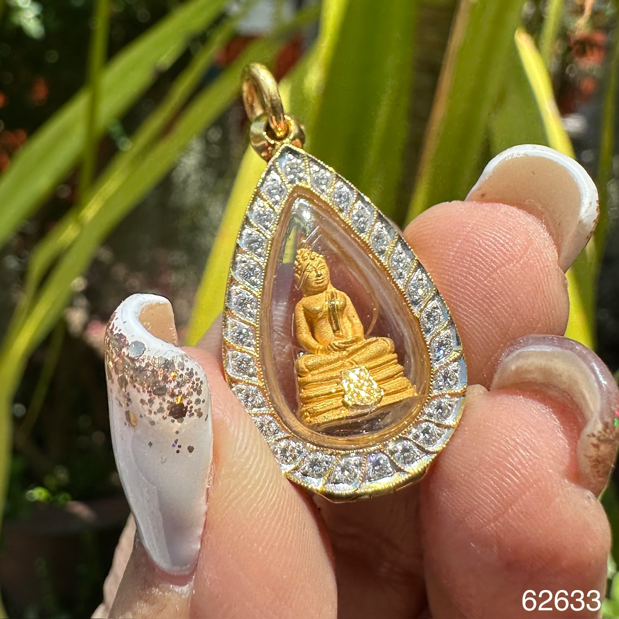 รหัส 62633 หลวงพ่อโสธร เนื้อทองคำ กรอบทอง ฝังเพชร 26 เม็ด 0.40 กะรัต ทอง75% นน. 8.19 g