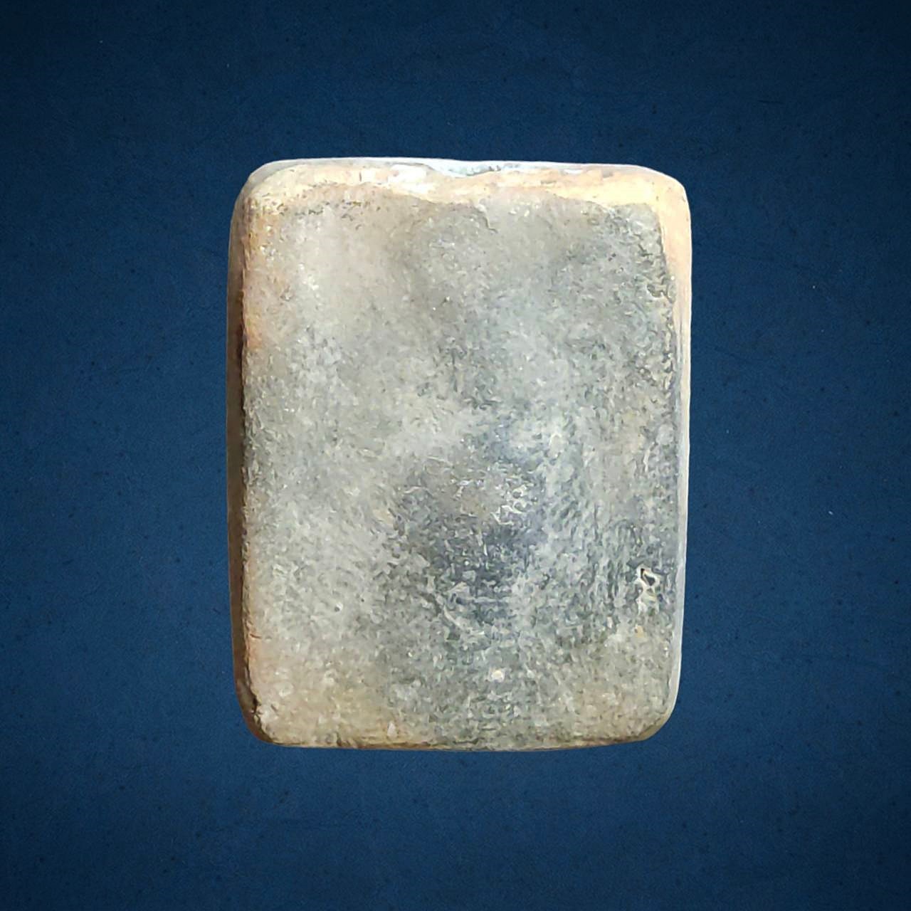 พระพุทธเจ้าประทับไก่หาง5เส้น หลวงพ่อมุ่ย วัดดอนไร่ จ.สุพรรณบุรี ปี 2508 เนื้อดิน