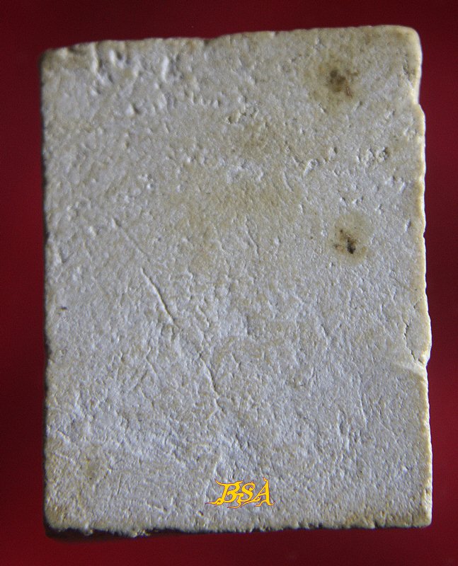 พระคำข้าว สี่เหลี่ยม เนื้อผง หลังเรียบ