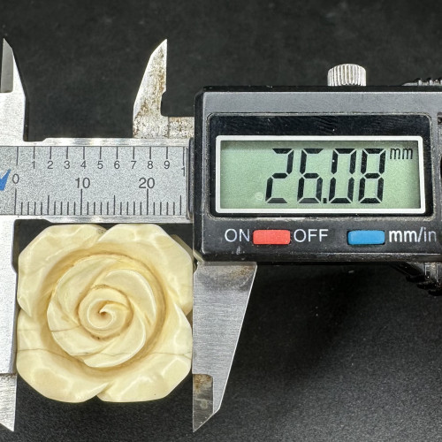 รหัส 50697 แหวน ดอกกุหลาบ แกะสลัก ทองK งานเก่า หลุดจำนำ งานสวยมาก นน. 19.61 g