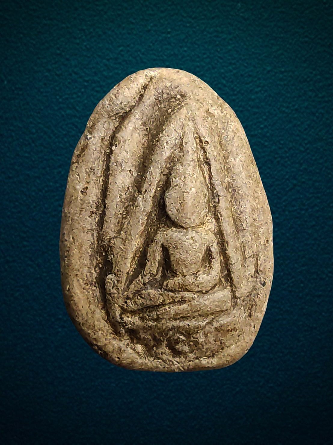 พระกรวัดจุฬามณี พิมพ์นางสองหน้าข้างอุ จ.พิษณุโลก เนื้อดิน