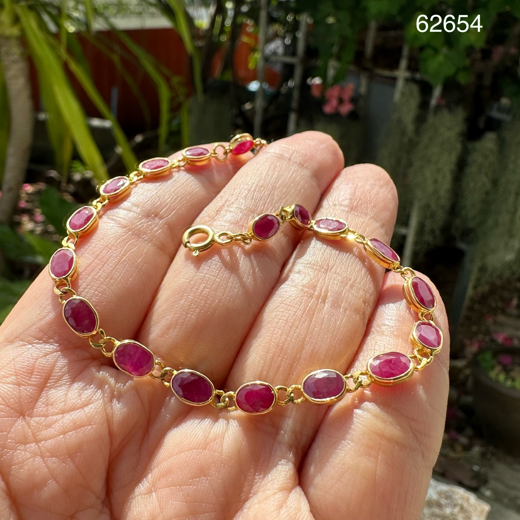 รหัส 62654 สร้อยข้อมือ ทับทิม พม่า รอบเส้น ทอง18K ความยาว 17.50 - 18.50 ซม. หลุดจำนำ นน. 4.57 g