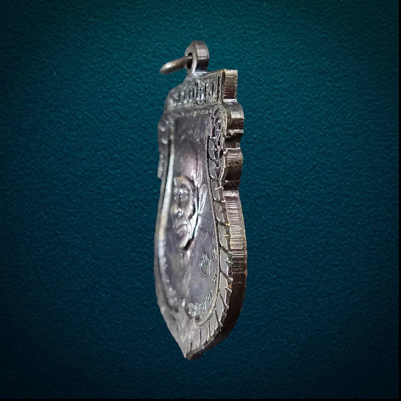 เหรียญหลวงปู่ศุข วัดปากคลองมะขามเฒ่า หลัง หลวงพ่อเคลือบ โกสโล วัดบ่อแร่ (วัดดงไร) บ่อแร่ จ.ชัยนาท ปี 2556