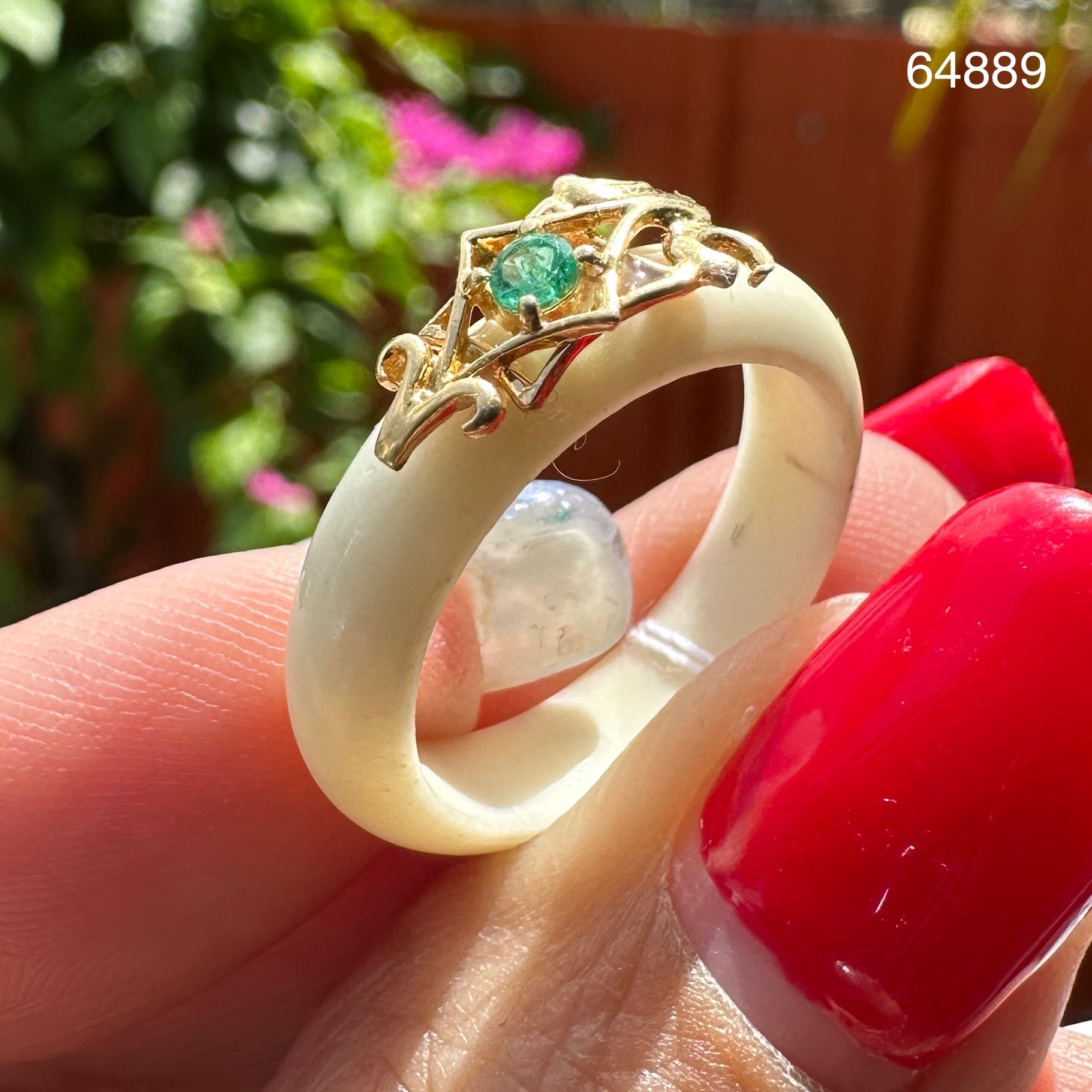 รหัส 64889 แหวน งานแกะสลัก ฝังมรกต ทอง90 ขนาด 55 นน. 1.78 g