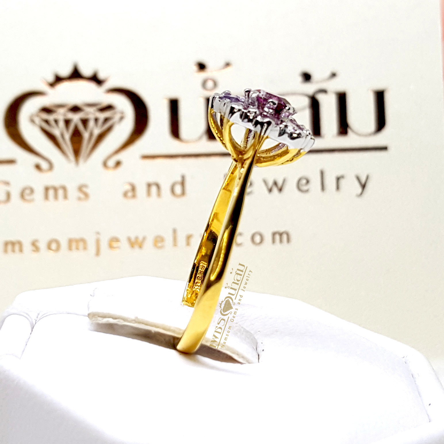 แหวนพิ้งซัฟฟาย Pink Sapphire สีสวยน้ำงาม ทรงดอกไม้ ดูสวยหวาน ราคาเบาๆ บนตัวเรือนทองแท้ทั้งตัวเรือน