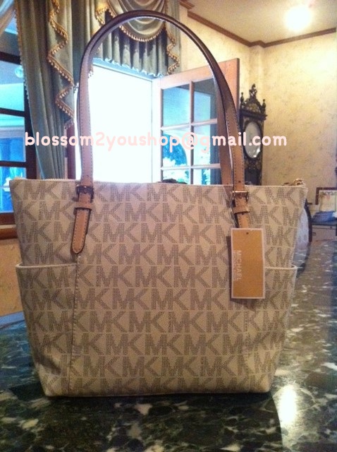 กระเป๋า Michael Kors ใหม่แท้ 100% จากอเมริกา (ยินดีรับบัตรเครดิตค่ะ)