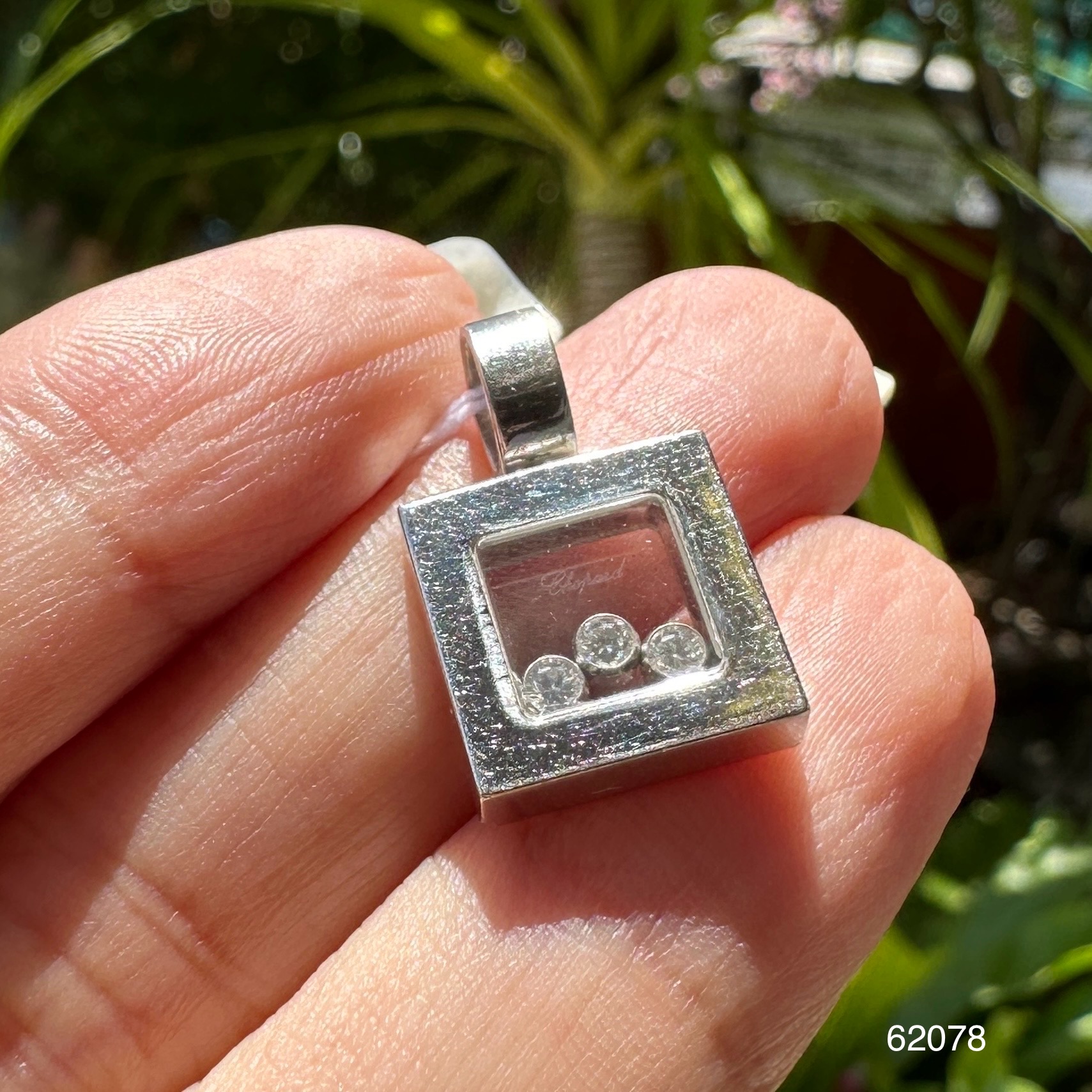 รหัส 62078 จี้ Chopard ฝังเพชร 3 เม็ด 0.06 กะรัต ทองคำขาว18K งานสวย น่าสะสม นน. 7.67 g