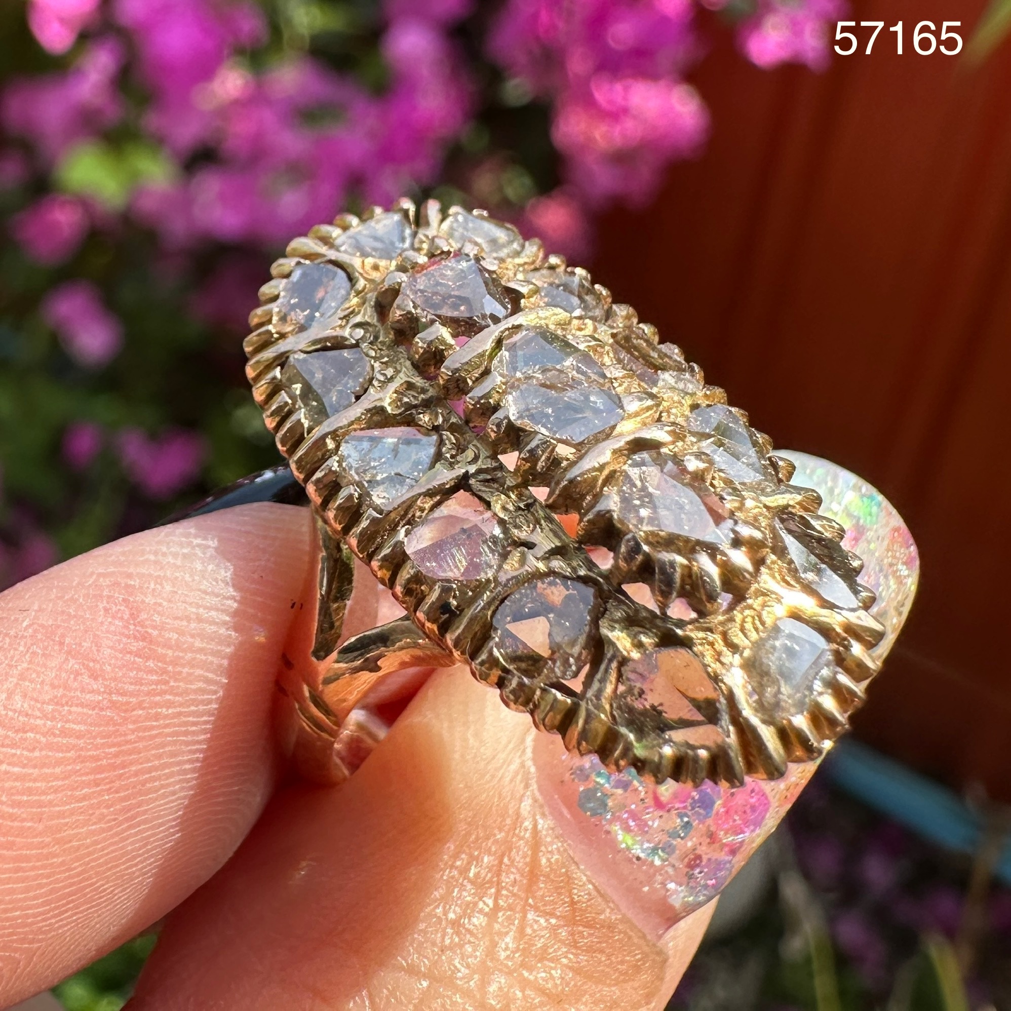 รหัส 57165 แหวน เพชรซีก หน้าโล่ห์ ฉลุลาย ทองK งานสวยมาก นน. 5.28 g