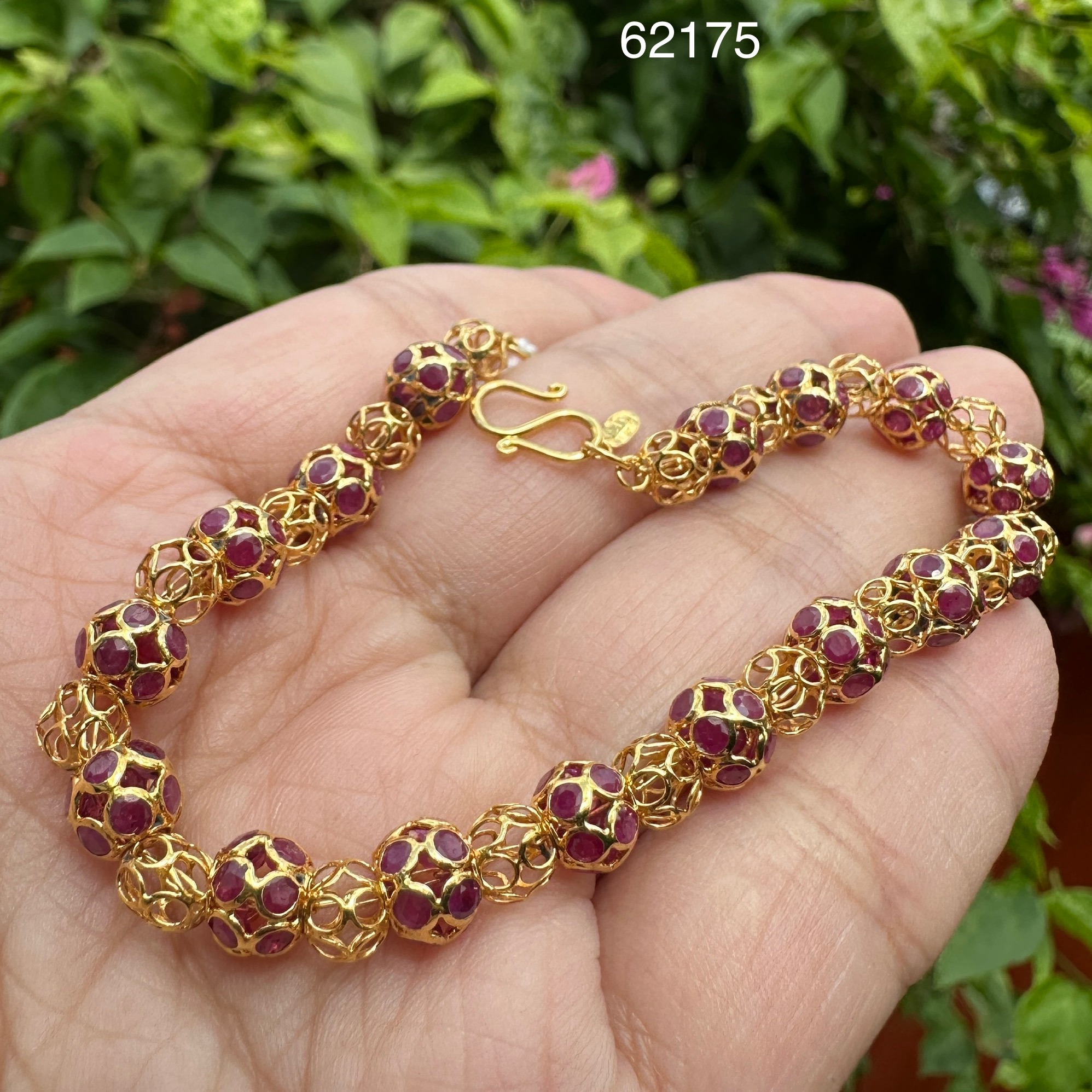 รหัส 62175 สร้อยข้อมือ ตะกร้อ ทับทิม รอบเส้น ทอง18K งานสวยมาก นน. 8.10 g