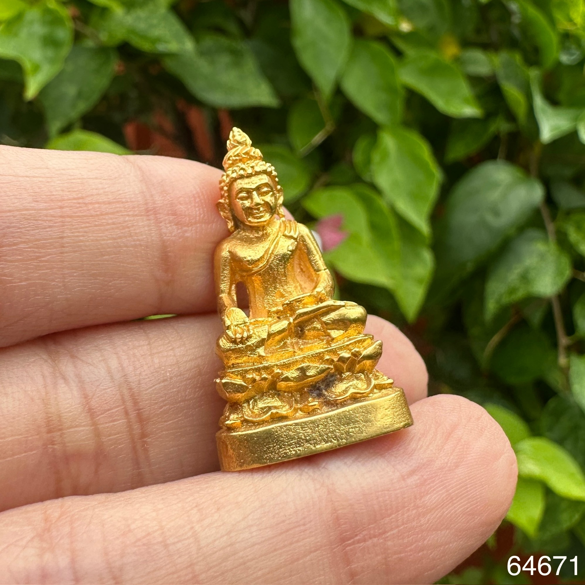 รหัส 64671 พระกริ่งไพรีพ่ายฤทธิ์ เนื้อทองคำ รุ่นคูณรุ่งโรจน์ ปี 2537 หลวงพ่อคูณ วัดบ้านไร่ นน. 27.74 g