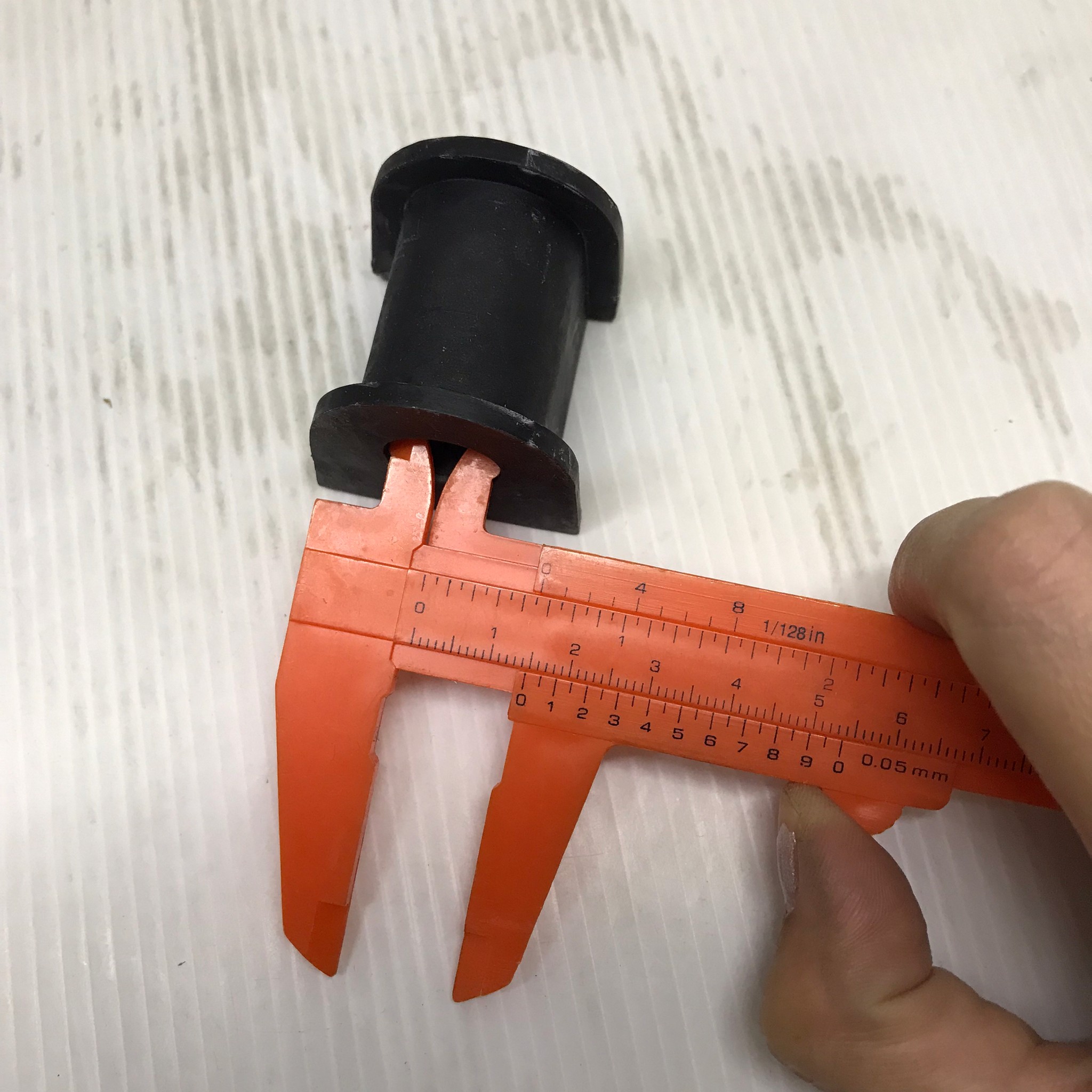 ลูกยางกันโคลง ตัวหลัง MITSUBISHI LANCER CK2 CK4 CK5 มิตซูบิชิ แลนเซอร์ / รูใน 15 มิล / เบอร์ MR197475 / M2128E / RBI stabilizer shaft rubber (1 ตัว)