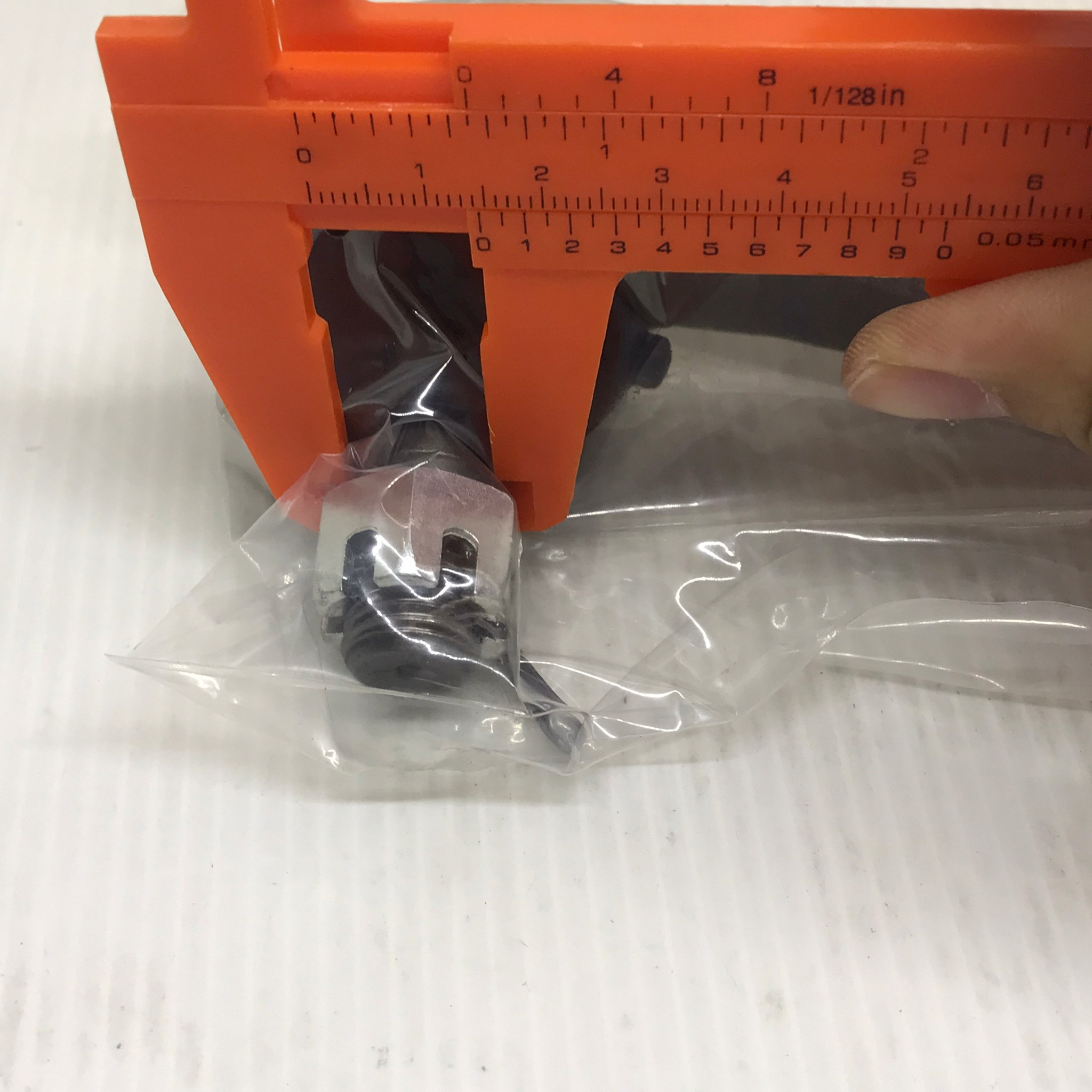 ลูกหมากคันชักยาว TOYOTA MTX 1990-1997 / TIGER D4D 02-04 2WD, 4WD โตโยต้า ไมตี้เอ็ก ไทเกอร์ / เบอร์ SE-2472 / ยี่ห้อ 555 / Three Five (TIE ROD END) 1 คู่ (JAPAN)