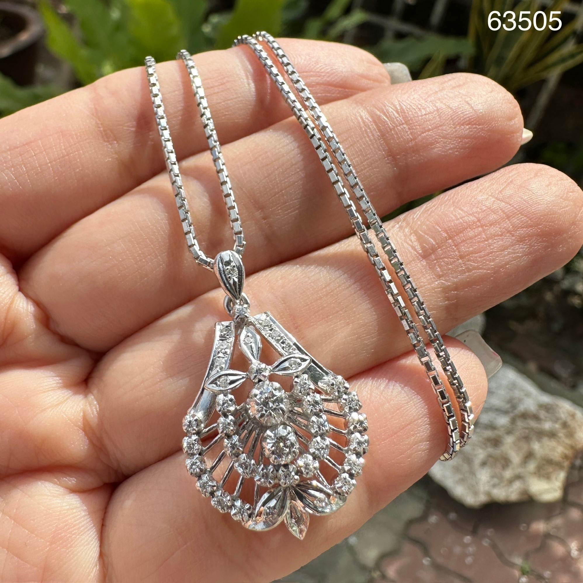 รหัส 63505 สร้อยคอ อิตาลี375 ทอง9K + จี้ เพชร 2/0.16 ct ฝังเพชร 38/0.30 ct งานปาหะ นน. 8.49 g
