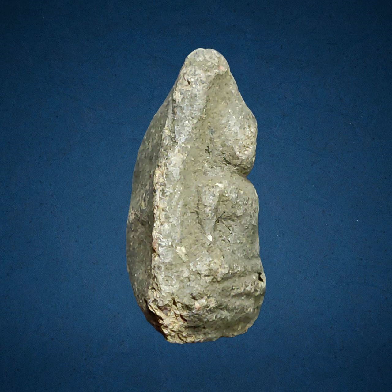 พระนางเม็ดบัว (เม็ดน้อยหน่า) เนื้อดิน กรุวัดพระแก้ว กำแพงเพชร