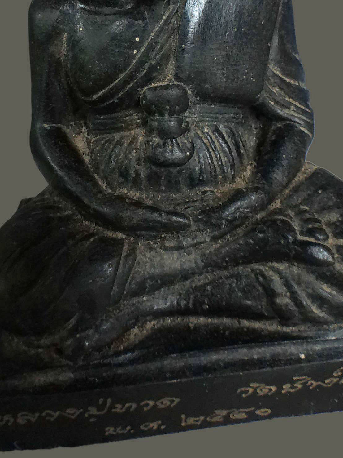 พระบูชา หลวงปู่ทวด วัดช้างให้ ปัตตานี ปี2540 เนื้อทองเหลือง ขนาดสูง 4.5 นิ้ว กว้าง 3 นิ้ว