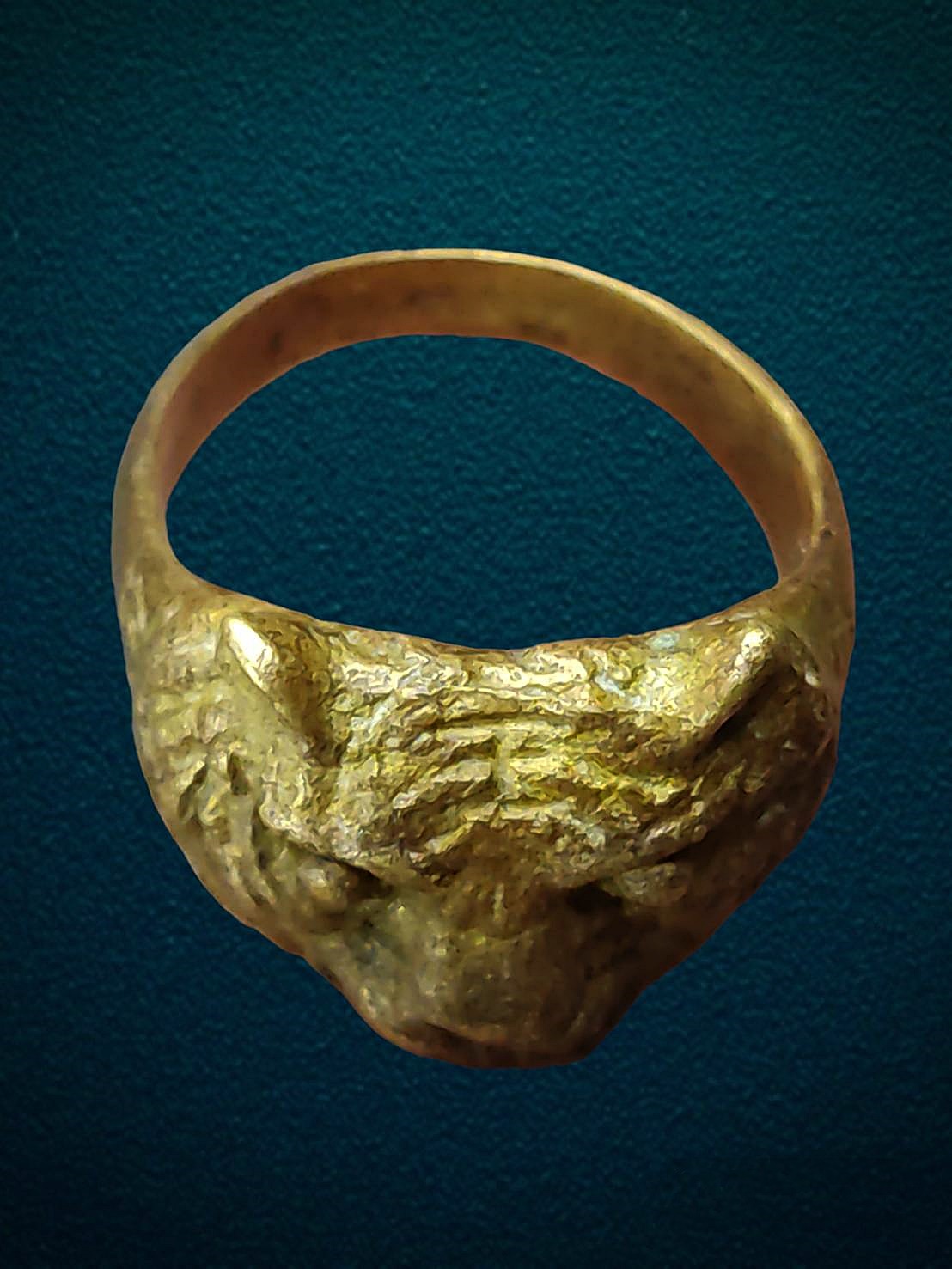 แหวนหัวเสือ หลวงปู่บุญ วัดทุ่งเหียง ชลบุรี