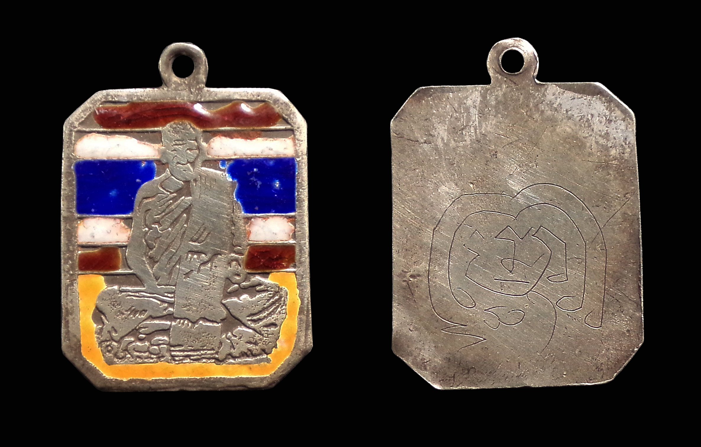 เหรียญสี่เหลี่ยมเนื้อเงิน ลงยาสีธงชาติ ไม่ทราบเกจิ