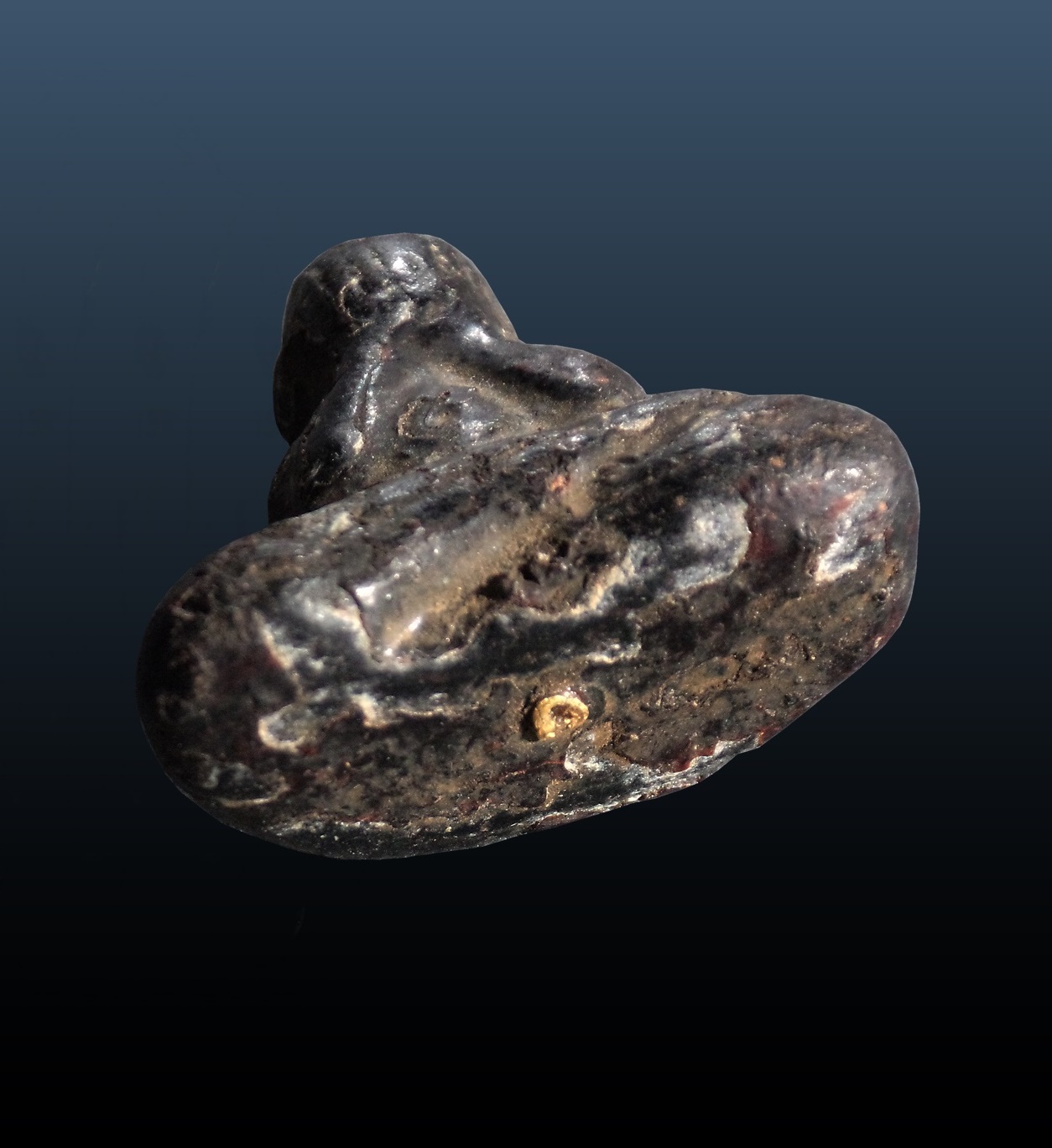 พระปิดตา เนื้อผงคลุกรัก