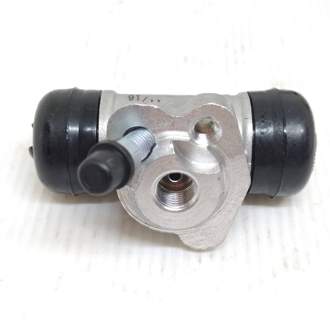 กระบอกเบรคหลัง TOYOTA ALTIS ปี 2003-2007 / VIOS ปี 2002-2006 / โตโยต้า อัลติส / วีออส / ข้างซ้าย (LH) / ขนาด (11/16) เบอร์ T-1254 / 47570-52011 / ยี่ห้อ BOC (Brake Wheel Cylinder)