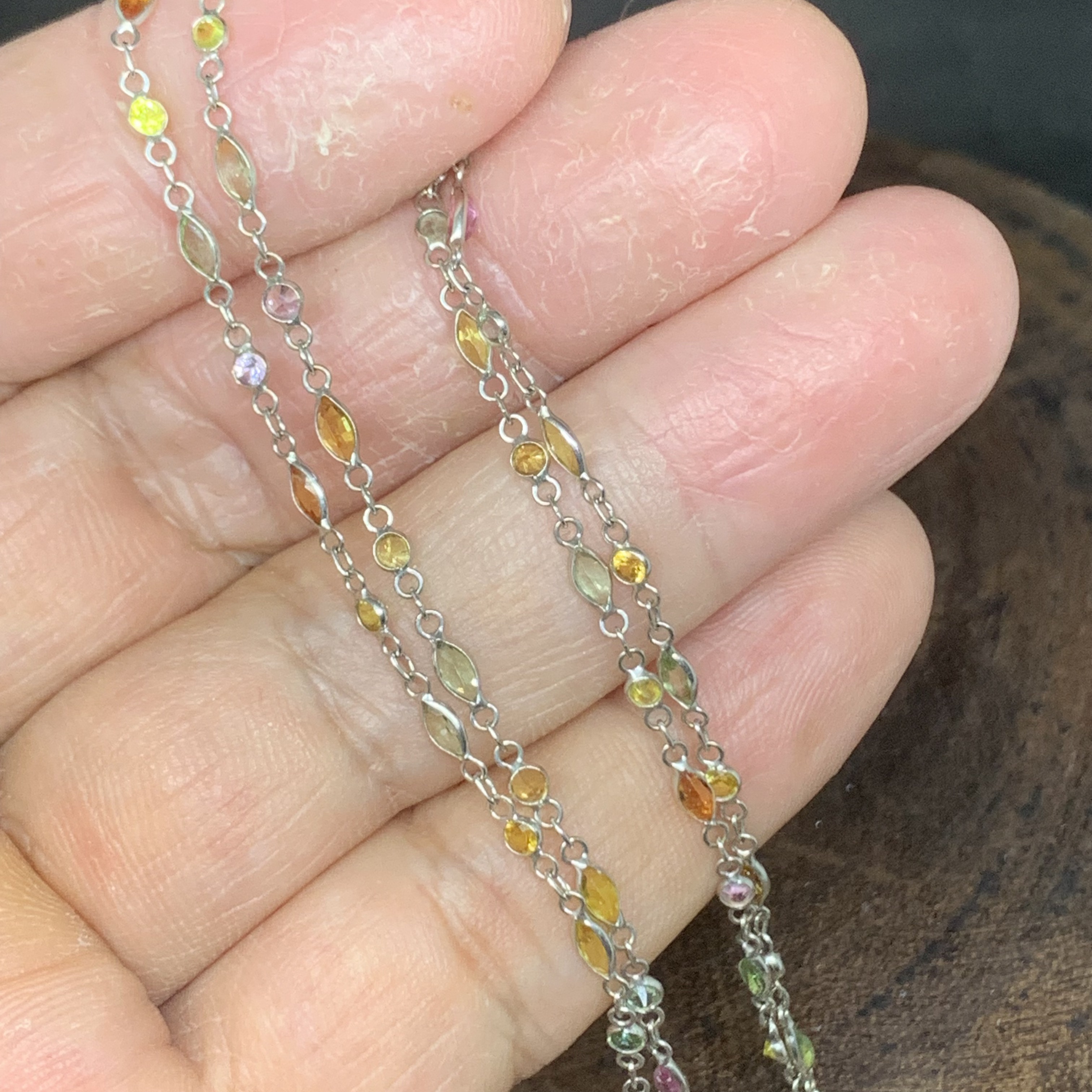 รหัส 64332 สร้อยคอ พลอยหลายสี รอบเส้น ทองคำขาว18K ความยาว 18 นิ้ว นน. 3.21 g
