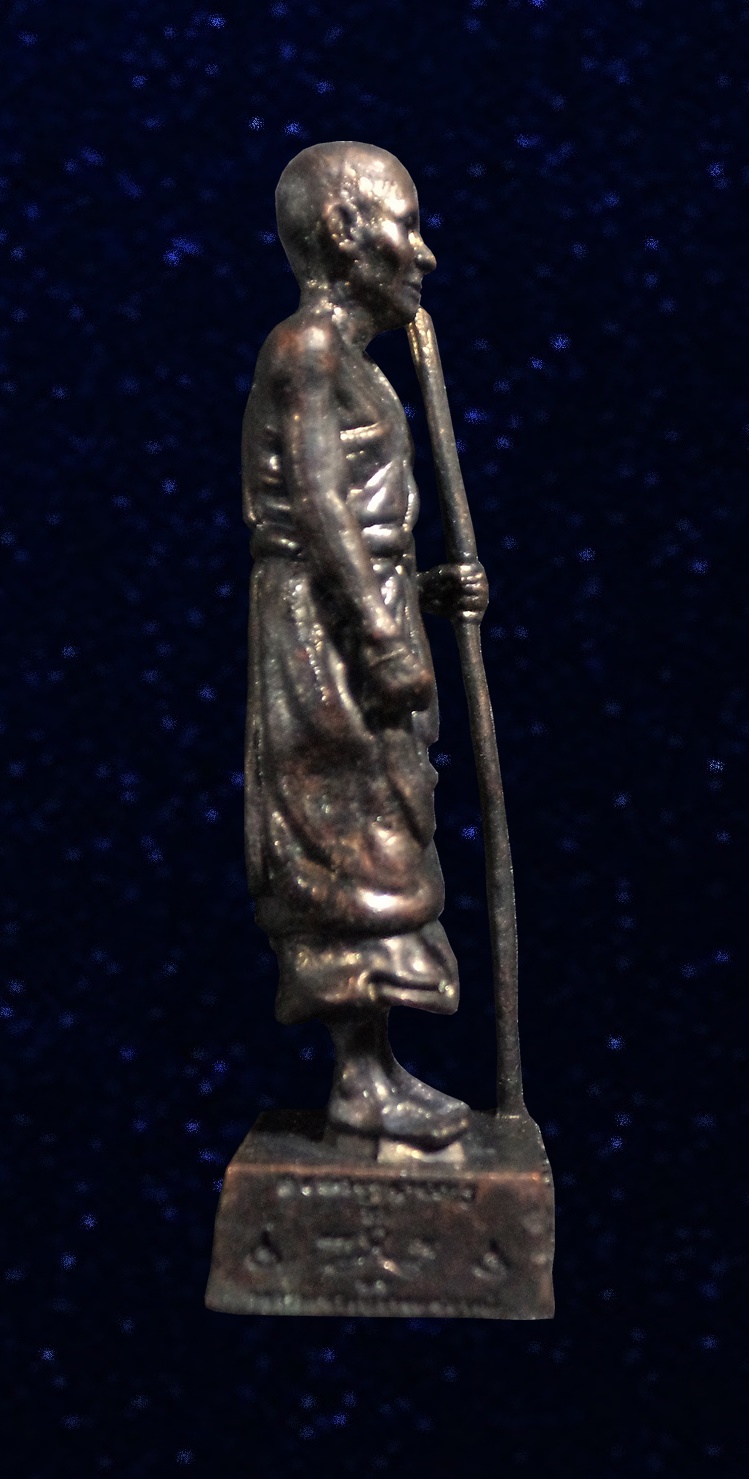 รูปหล่อหลวงปู่ศุข รวย เงิน ล้าน วัดปากคลองมะขามเฒ่า พิมพ์ลอยองค์ เนื้อมวลสารโลหะศักดิ์สิทธิ์