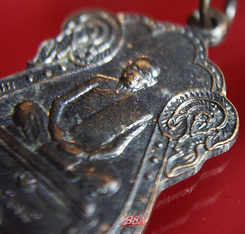 เหรียญเสมาหลวงพ่อพุธ ฐานิโย วัดป่าสาลวัน ปี2535 (1)