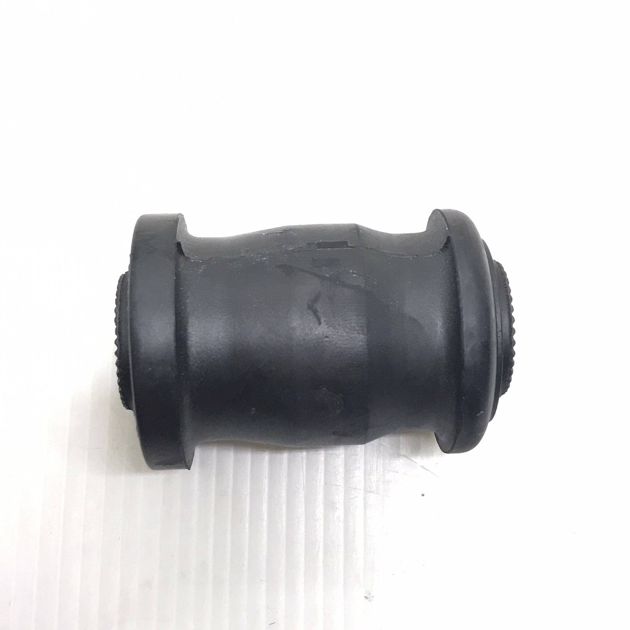 (1ตัว) บู๊ชปีกนก TOYOTA ตัวล่าง ตัวเล็ก ALTIS / ZZE121 / ZZE122 / ZZE142 ตัว ล่าง โตโยต้า อัลติส / LOWER / SMALL ARM BUSHING ยี่ห้อ RBI เบอร์ 48654-012120 / T24ZE121S