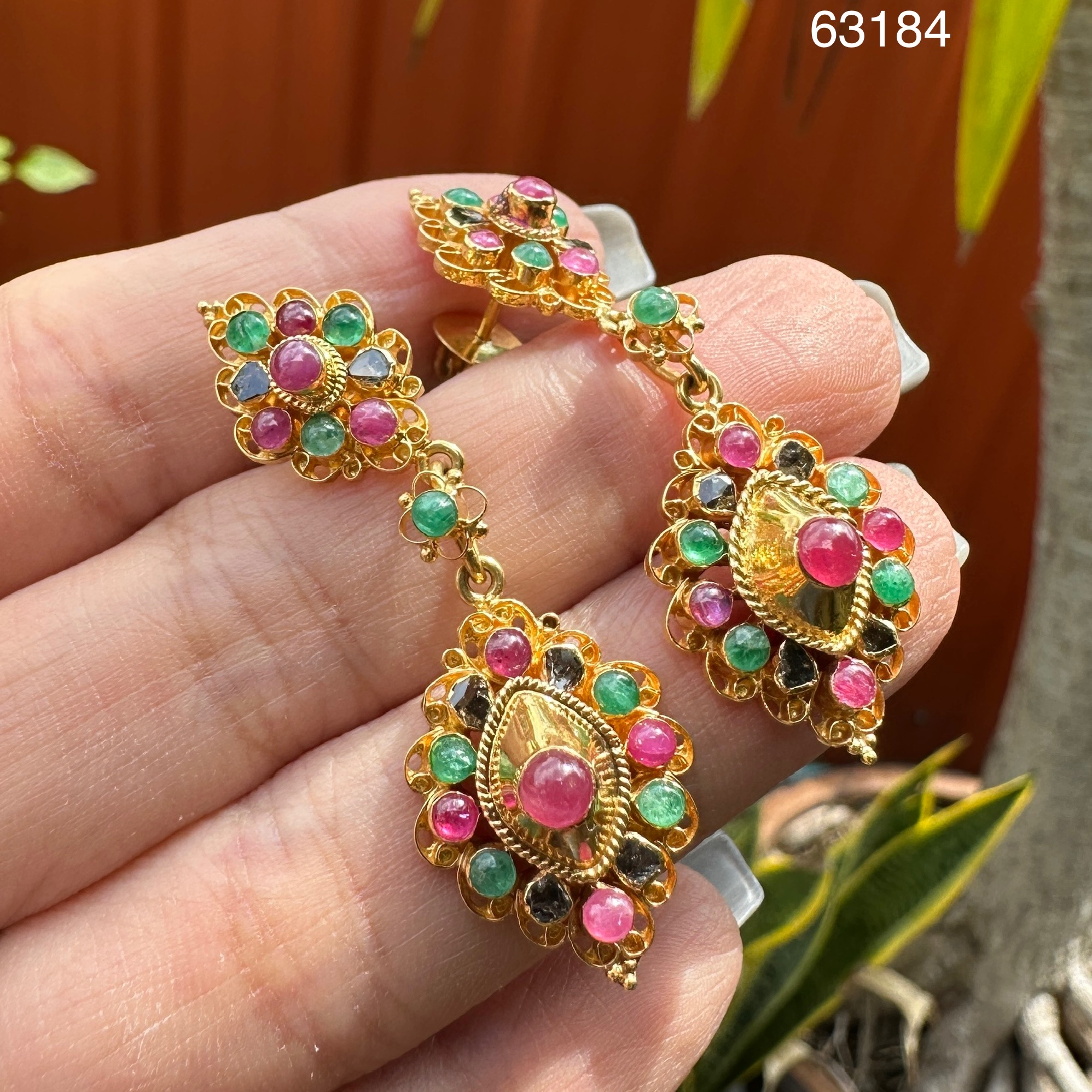 รหัส 63184 ต่างหู 3 สี ทับทิม มรกต เพชรซีก ตุ้งติ้ง ทอง90 งานสวยมาก นน. 7.75 g