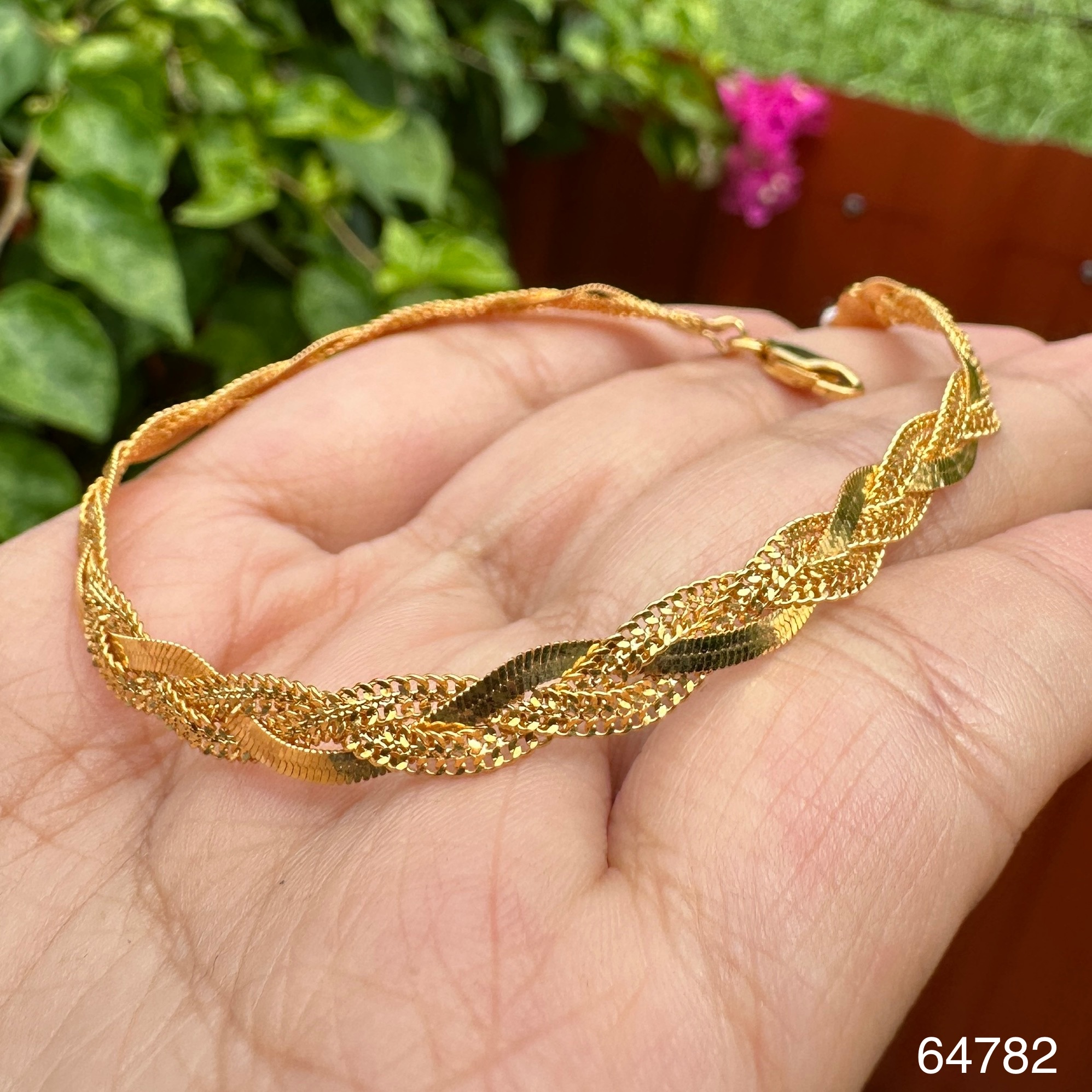 รหัส 64782 สร้อยข้อมือ อิตาลี916 ทอง22K ลายเปียถัก ฉลุลาย รอบเส้น ความยาว 19.00 ซม. นน. 6.13 g