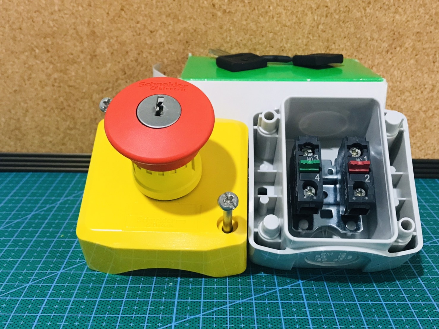 XALK188E : Emergency Button - Key Reset