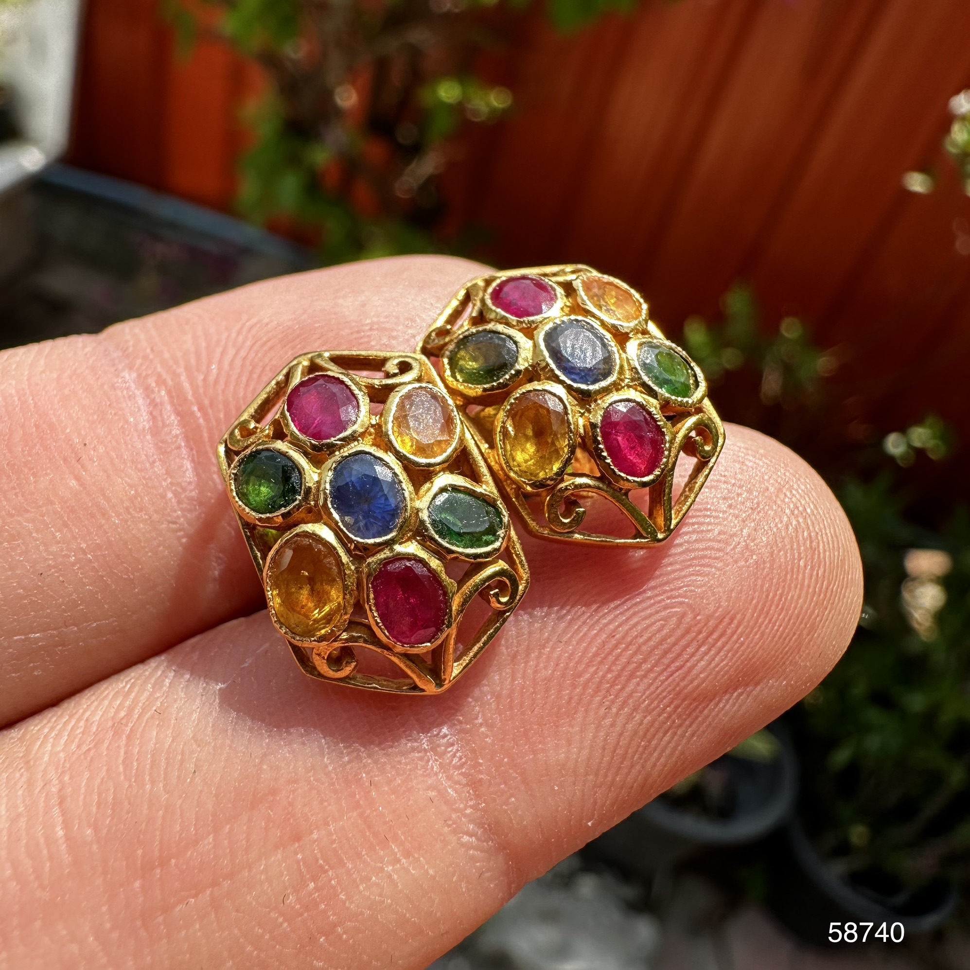 รหัส 58740 ต่างหู พลอยหลายสี กระจุก ทรงมาคีย์ ฉลุลาย ทอง90 งานสวยมาก นน. 5.32 g