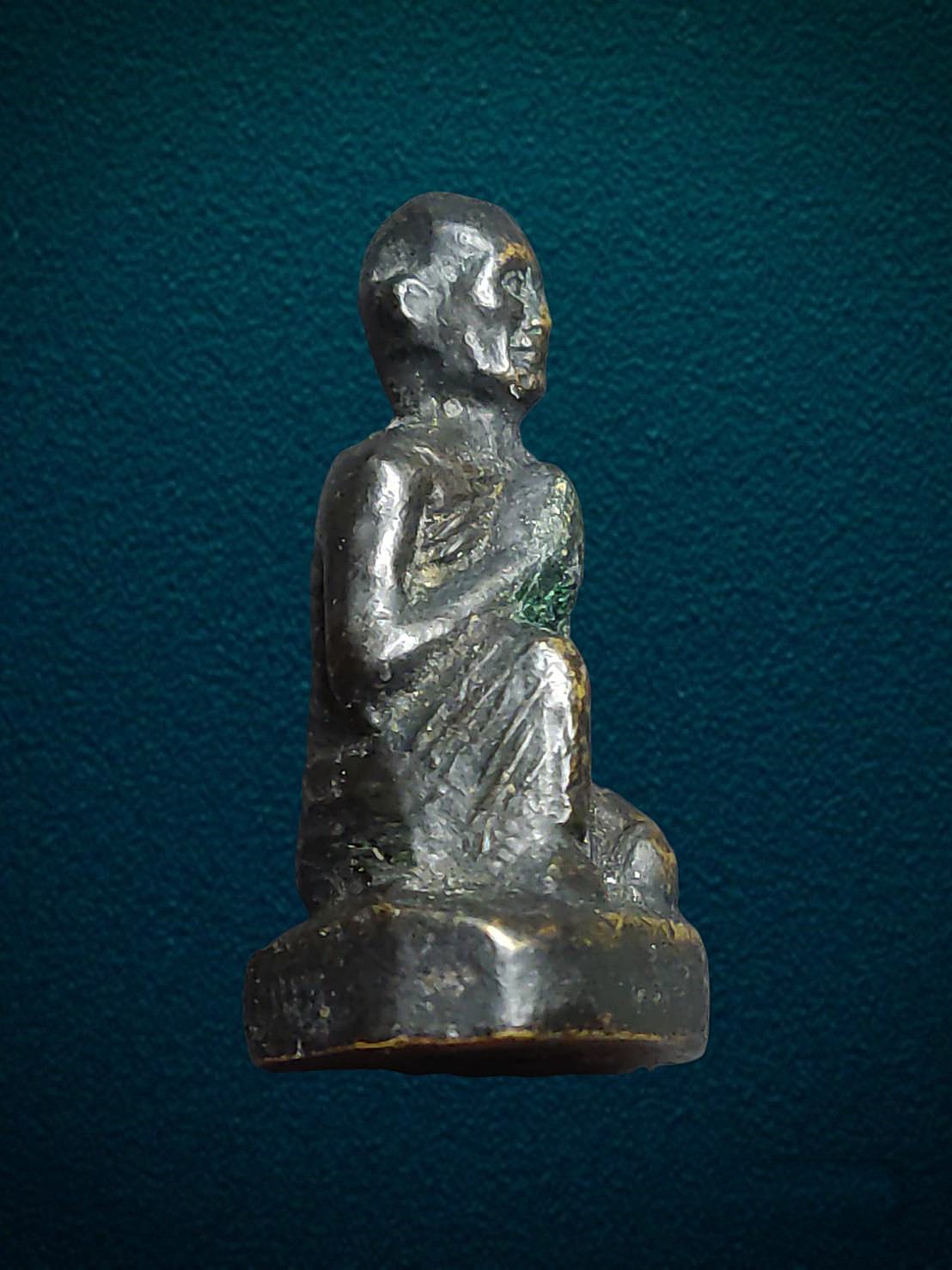 รูปหล่อหลวงพ่อโอภาสี อาศรมบางมด กทม. ปี2500 ก้นตอกดอกจันทร์ เนื้อทองผสมรมดำ