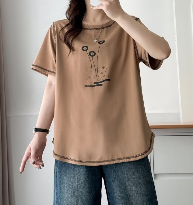P3778 เสื้อแฟชั่นทรงปล่อย ผ้ายืดเนื้อดี ชายโค้ง พิมพ์ลาย สีน้ำตาล