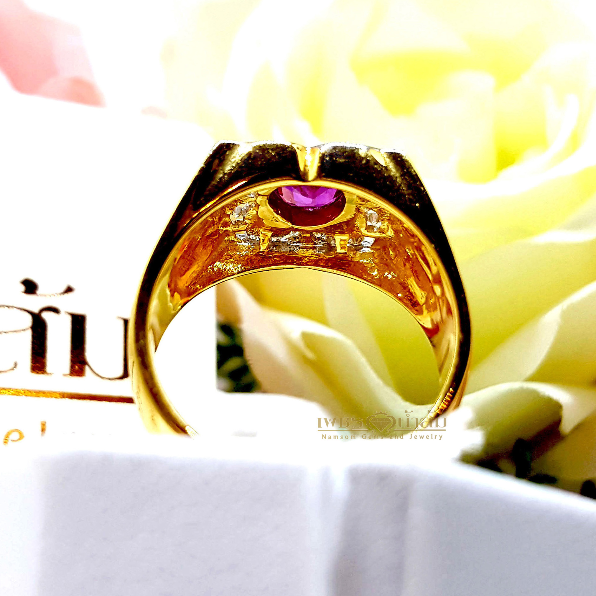 แหวนพลอยทับทิม Ruby ทรงไทยลายประจำยาม เป็นสัญลักษณ์ยามรักษาการณื เพื่อป้องกันผู้ที่คิดมิดีมิร้าย โดวยสามารถนำไปงคาถาอาคมประกอบไว้ด้วยได้