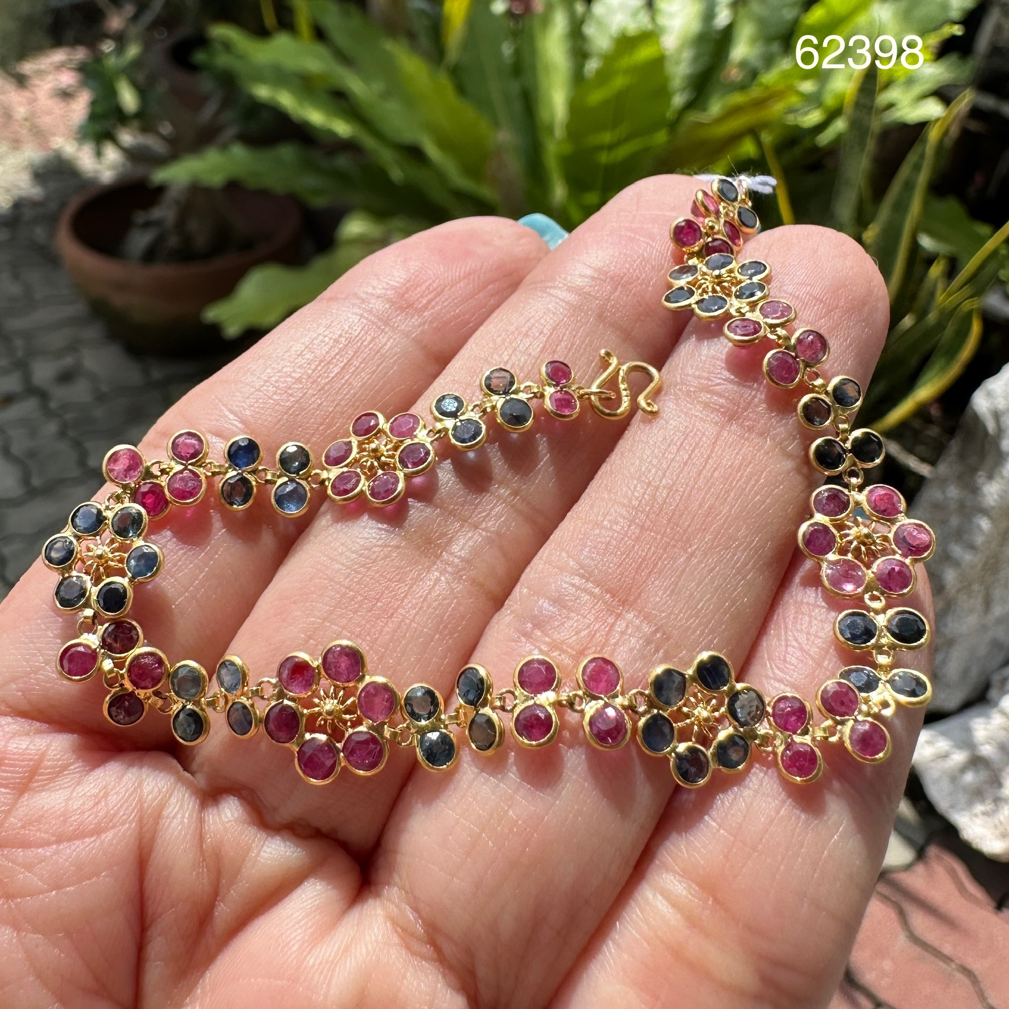 รหัส 62398 สร้อยข้อมือ ทับทิม ไพลิน รอบเส้น งานจันทบุรี ทอง18K ความยาว 17.50 ซม. นน. 4.80 g