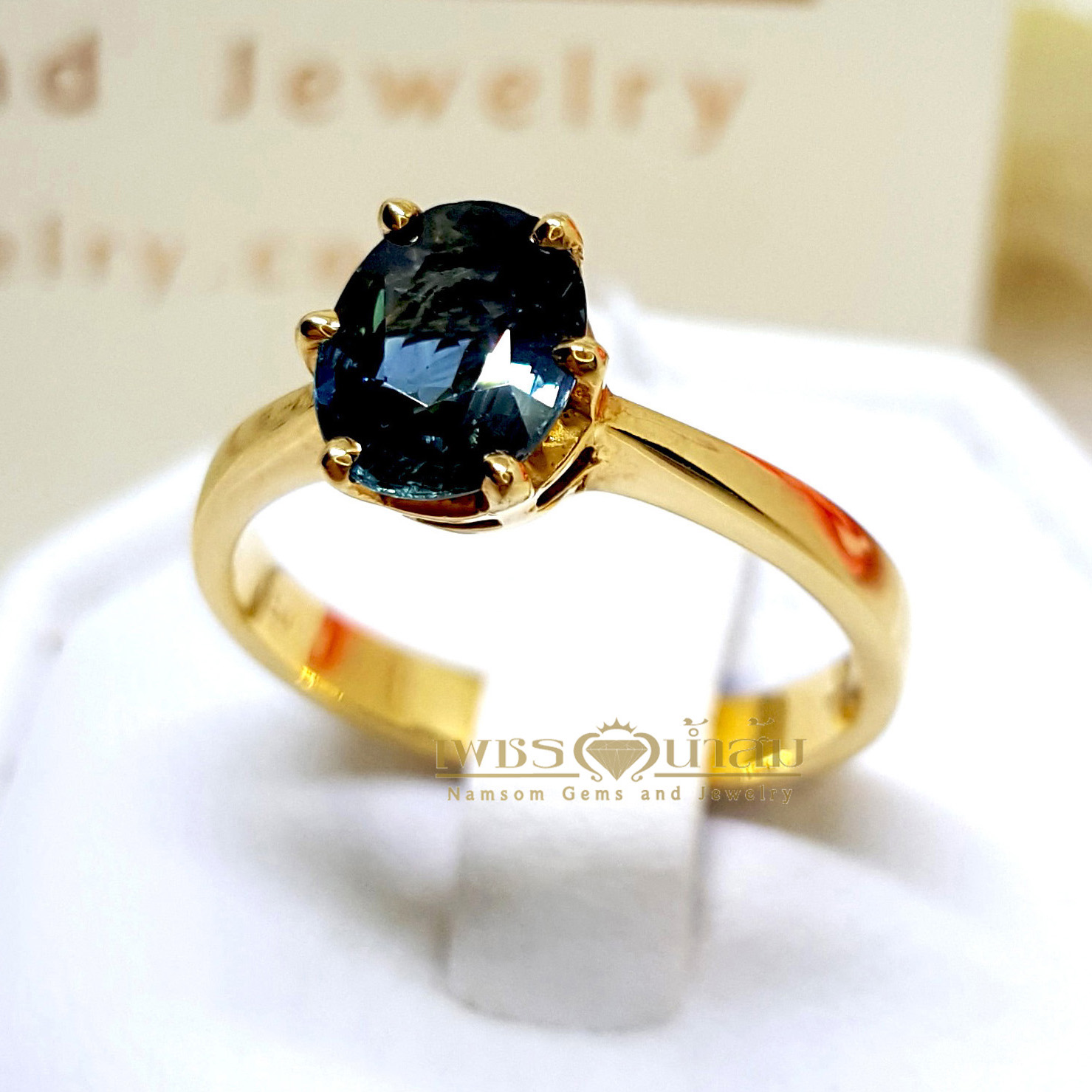 แหวนพลอยไพลิน Blue Sapphire สีน้ำเงินสวยสด บนตัวเรือนทองแท้ทั้งตัวเรือน