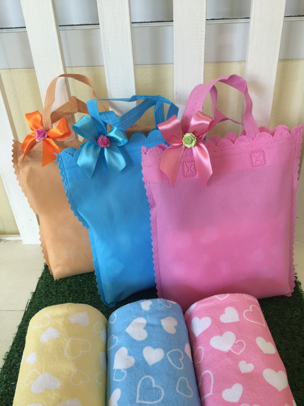 ผ้าเช็คตัวลายหัวใจ คละสี ขนาด 30X55 นิ้ว แพ็คถุงหิ้วสปันคละสี