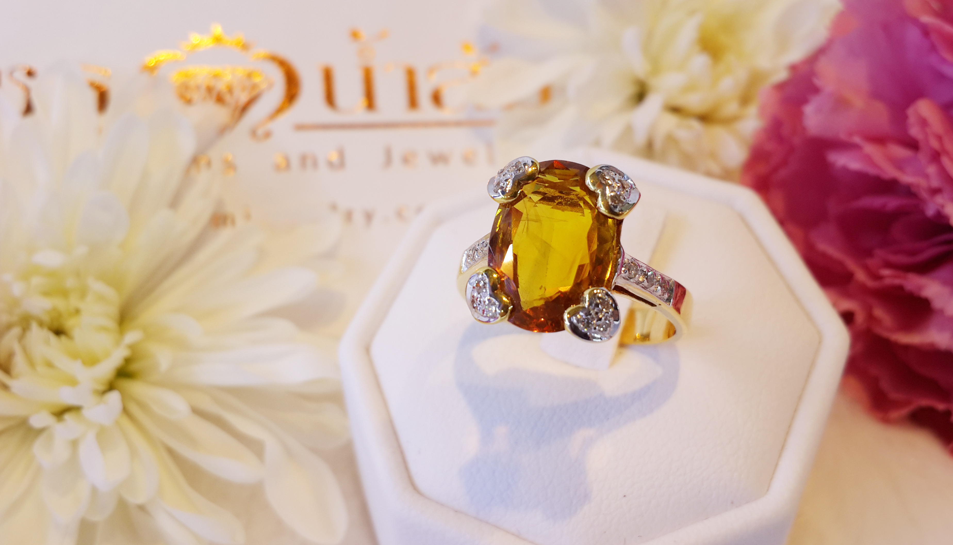 แหวนพลอยบุษราคัม เม็ดใหญ่ ประดับด้วยเพชร