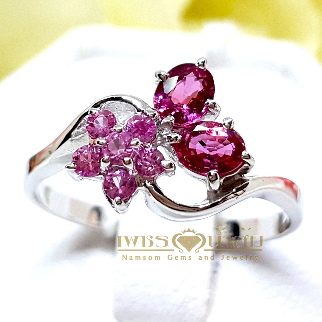 แหวนพลอยทับทิม สีชมพู Pink Sapphire วงเล็ก ดีไซน์วัยรุ่น เหมาะสำหรับคุณผู้หญิง
