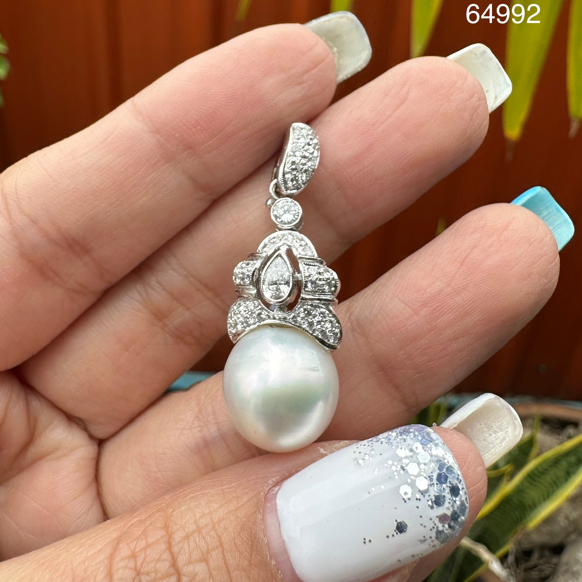 รหัส 64992 จี้ มุก South sea สีขาว 12.5 มิล เพชรหยดน้ำ 1/0.14 ct ฝังเพชร 36/0.54 ct ทองคำขาว18K นน. 6.69 g