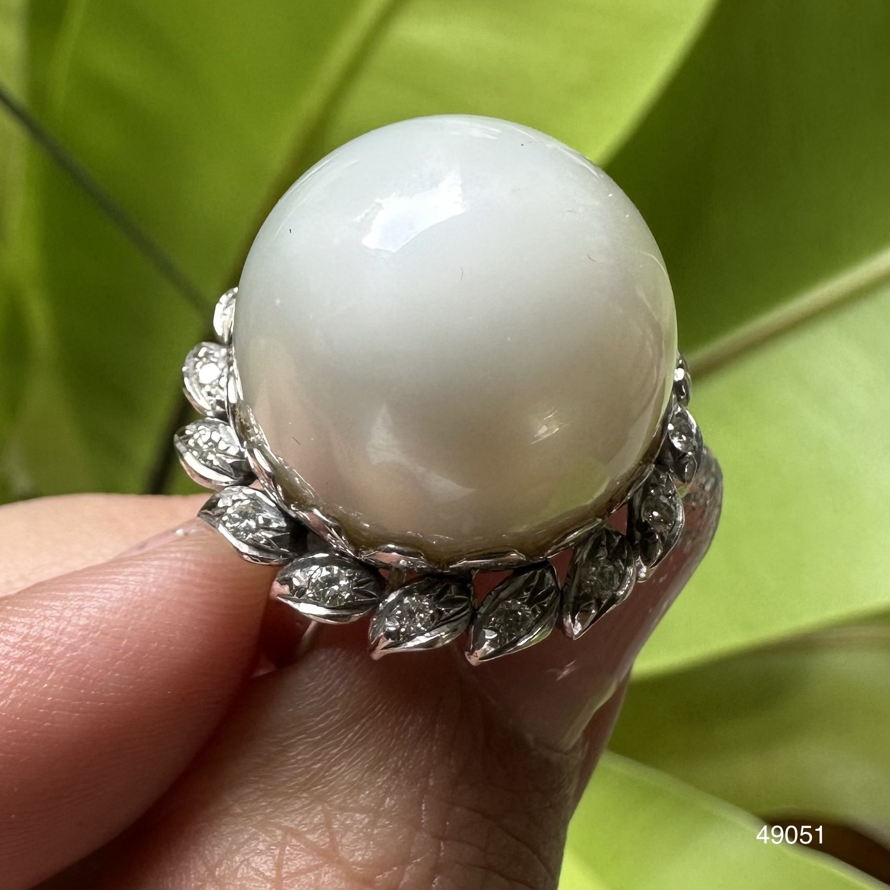 รหัส 49051 แหวน ไข่มุก สีขาว 17 มิล ล้อมเพชร 16 เม็ด 0.24 กะรัต ทอง18K งานดีไซน์สวย นน. 12.14 g